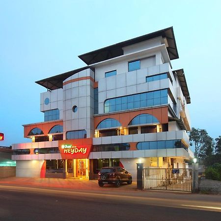 Hotel Heyday Pathanamthitta ภายนอก รูปภาพ