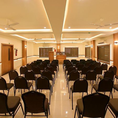Hotel Heyday Pathanamthitta ภายนอก รูปภาพ
