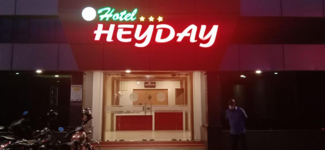 Hotel Heyday Pathanamthitta ภายนอก รูปภาพ