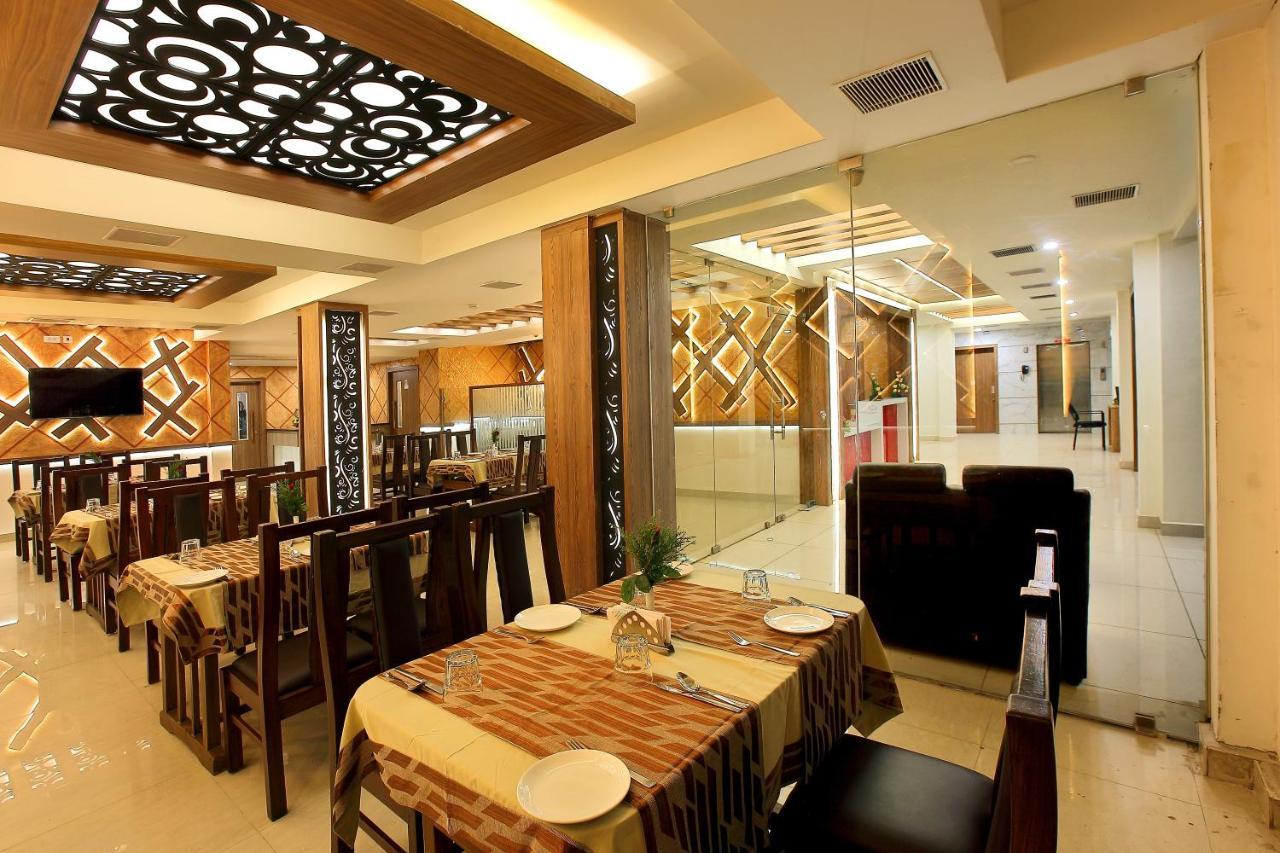 Hotel Heyday Pathanamthitta ภายนอก รูปภาพ