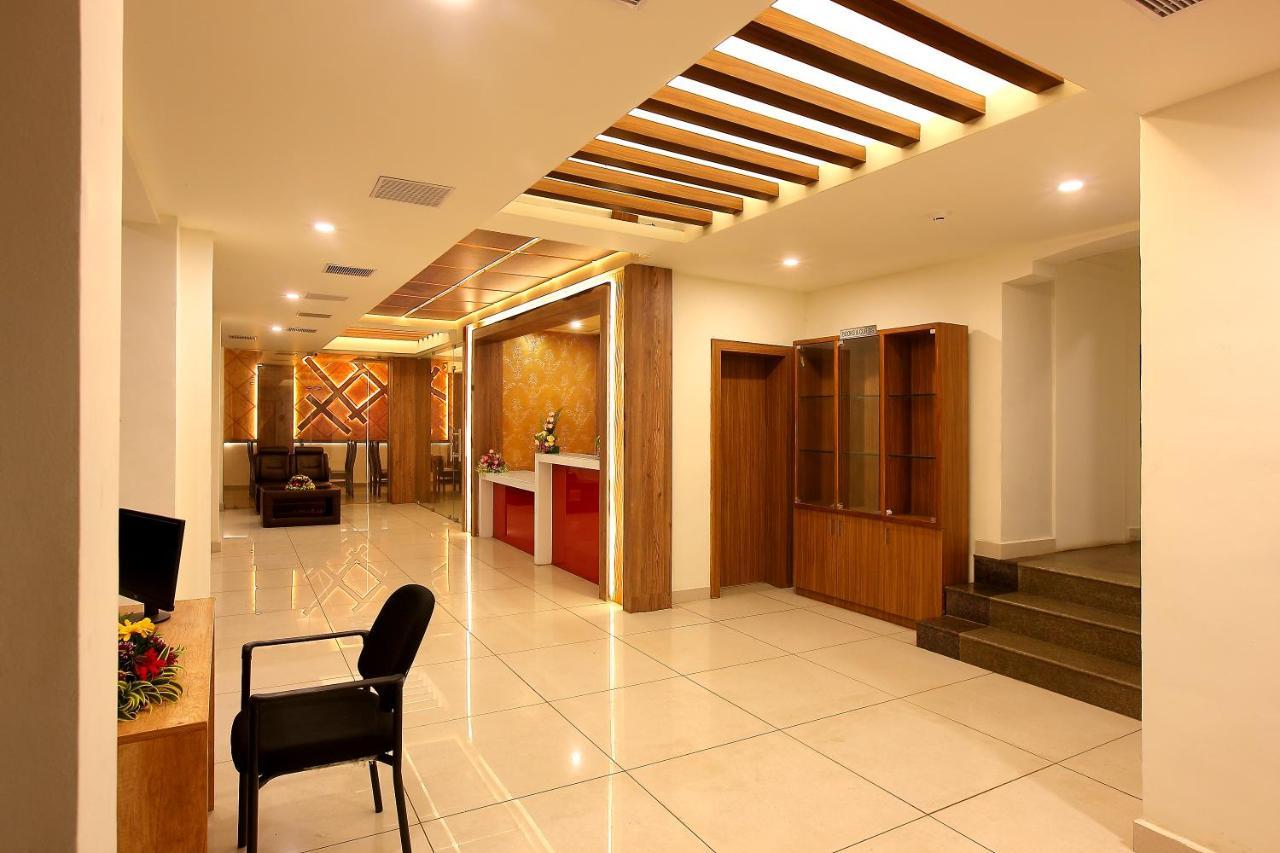 Hotel Heyday Pathanamthitta ภายนอก รูปภาพ
