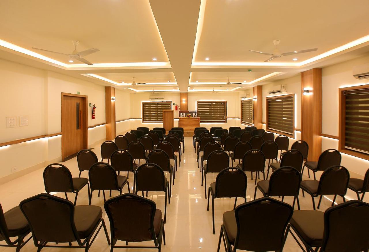 Hotel Heyday Pathanamthitta ภายนอก รูปภาพ