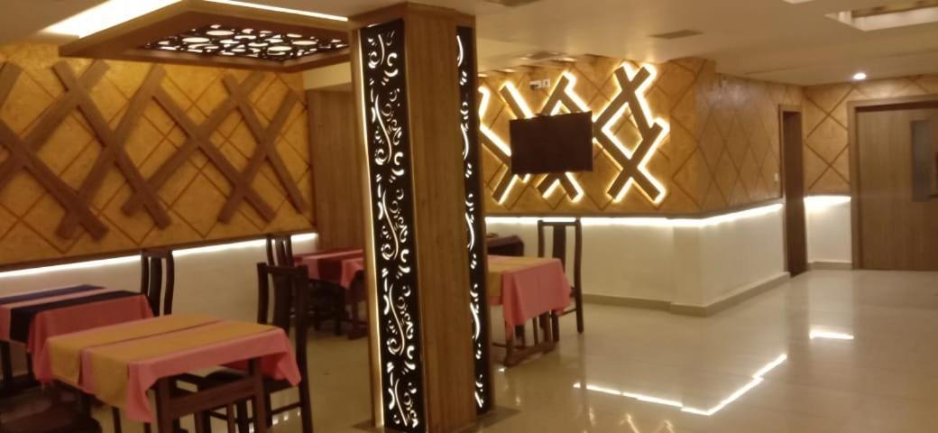 Hotel Heyday Pathanamthitta ภายนอก รูปภาพ